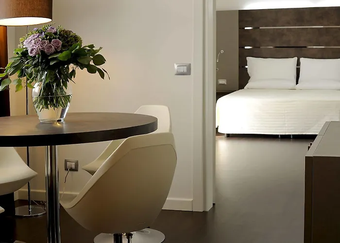 Hotel Base To
